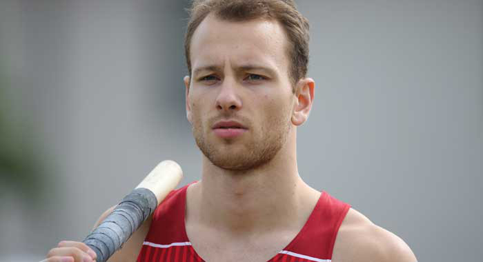 Carlo Paech höhengleich mit Sieger <b>Shawn Barber</b> - csm_paech_c_rehlingen15_foto_chai_5553249a07