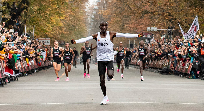 versterking Natura procent Eliud Kipchoge läuft als erster Mensch den Marathon unter zwei Stunden |  leichtathletik.de