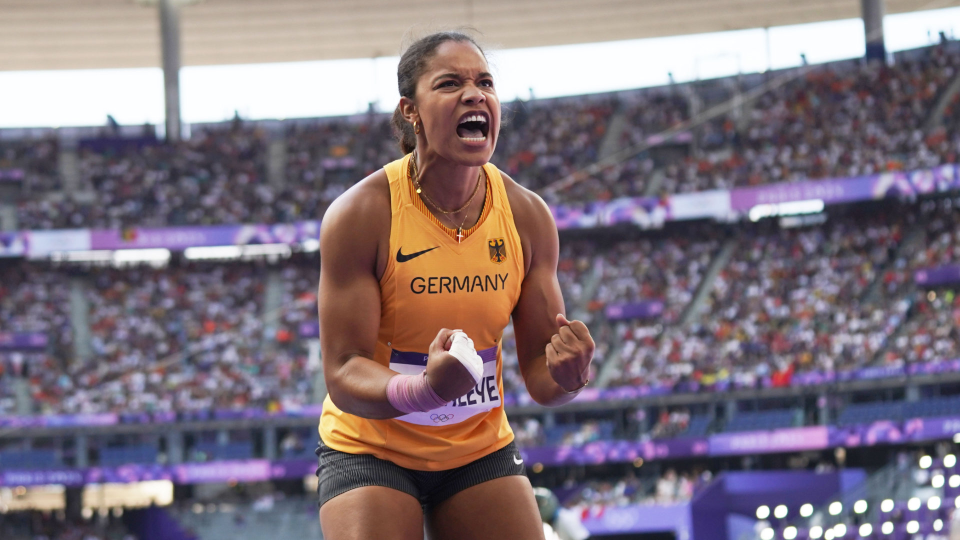 Olympiasiegerin! Yemisi Ogunleye gelingt im letzten Versuch die Gold-Überraschung