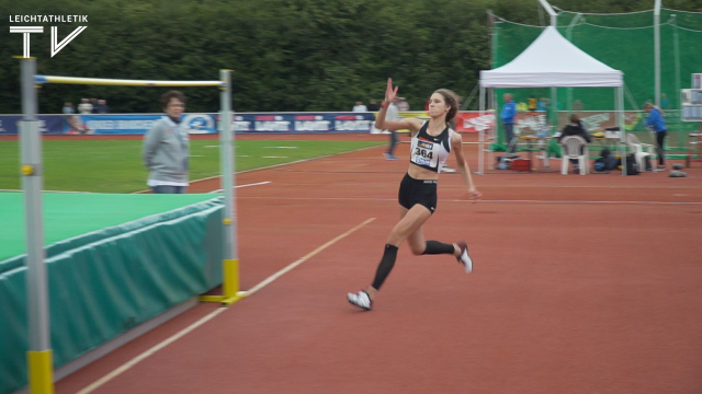 Julia Küppers springt über 1,71 Meter zu…